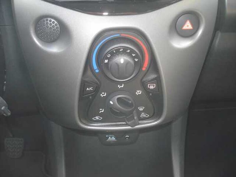 Toyota Aygo x-play Team D 1.0  5-trg